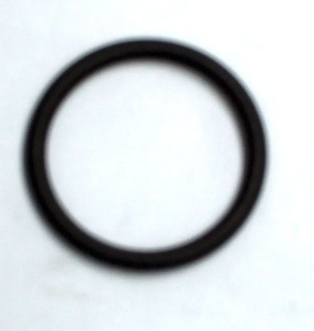 Schwarzer O-Ring vor weißem Hintergrund, passend für Anwendung in Daikin-Produkten. Runde Form ohne erkennbare Maße oder spezifische Markierungen.